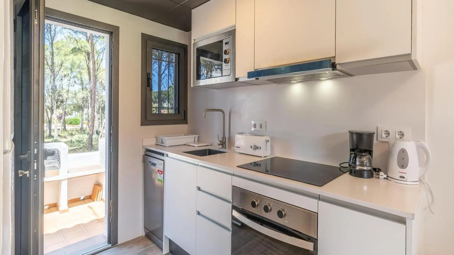 Family-Friendly Beach Villa In Prime Location L'Escala