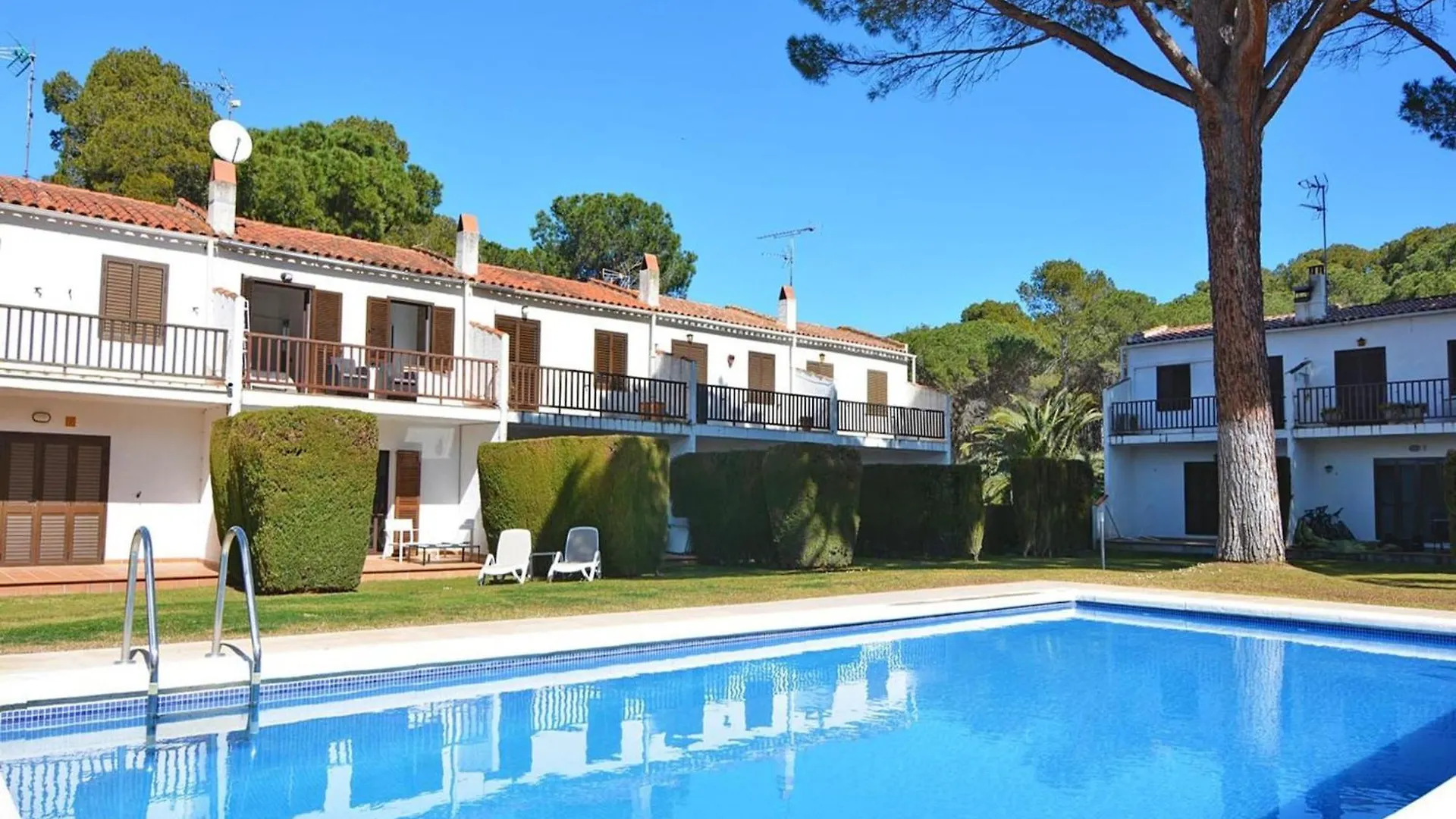 Family-Friendly Beach Villa In Prime Location L'Escala