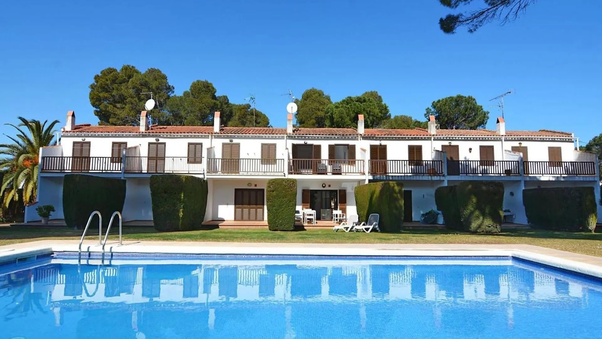 Family-Friendly Beach Villa In Prime Location L'Escala Spain