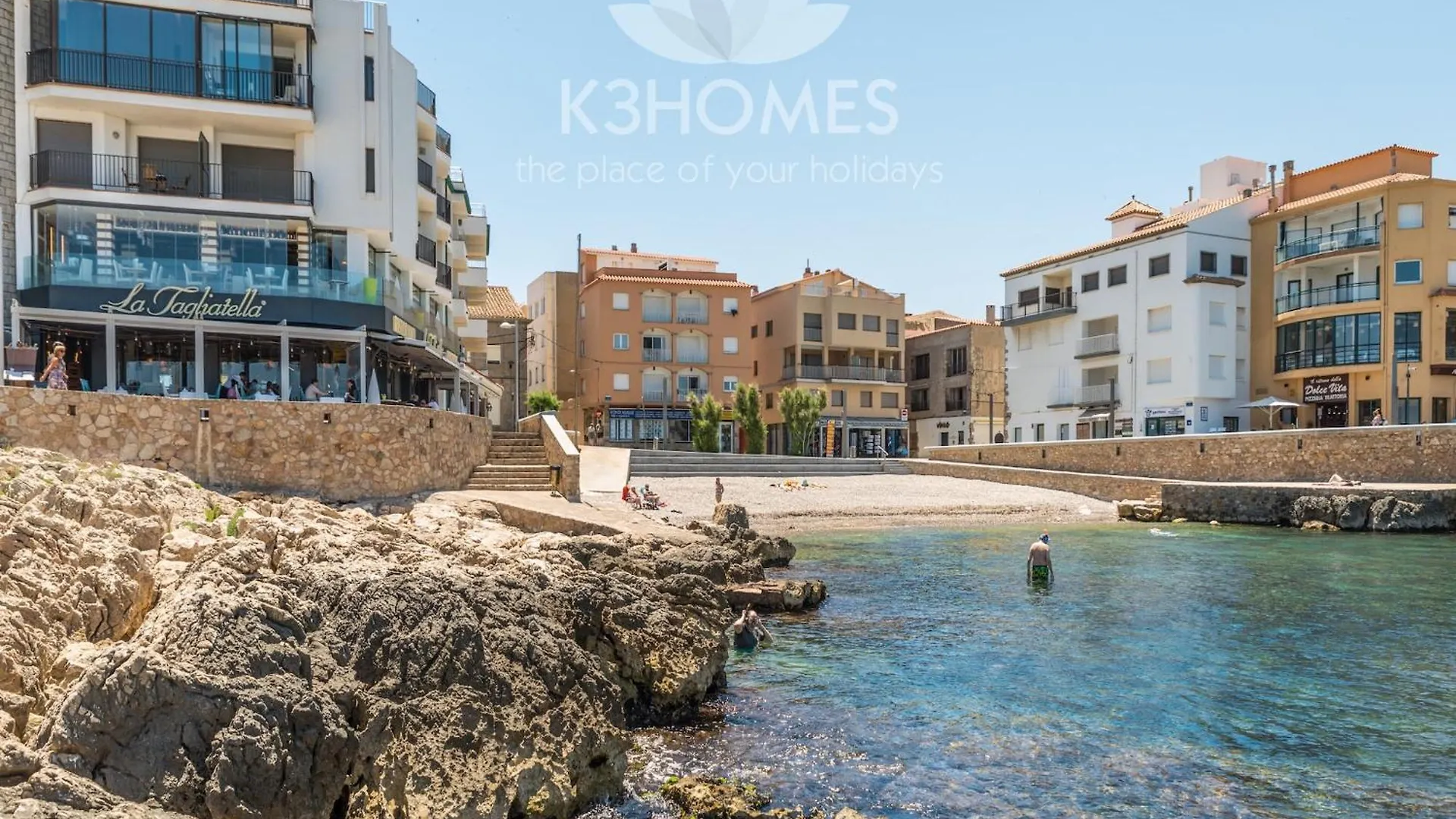 Family-Friendly Beach Villa In Prime Location L' Escala